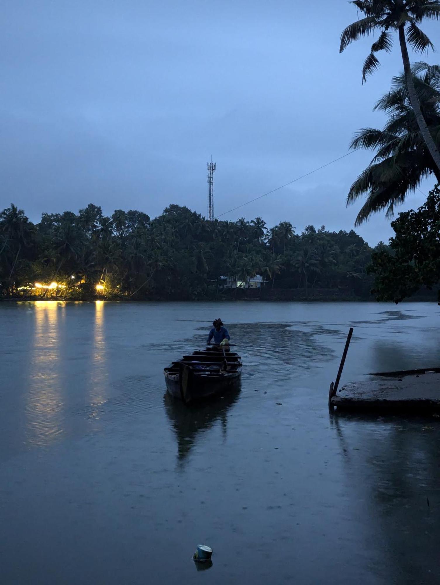 Islandstay-A Riverside Property Kollam Exterior photo